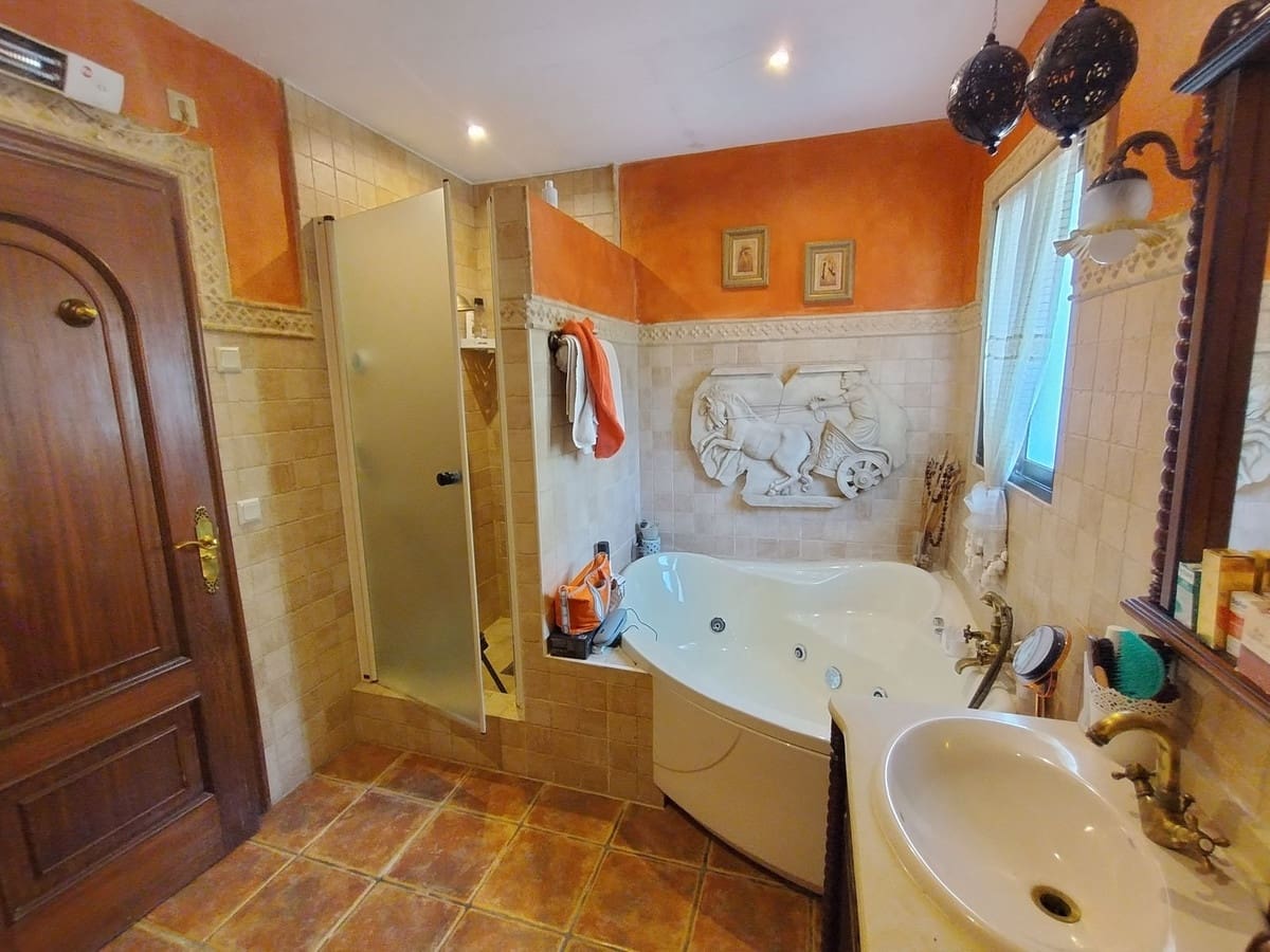 3 soveværelse Villa til salg i Rio Real med swimmingpool garage - € 1.600.000 (Ref: 10154141)
