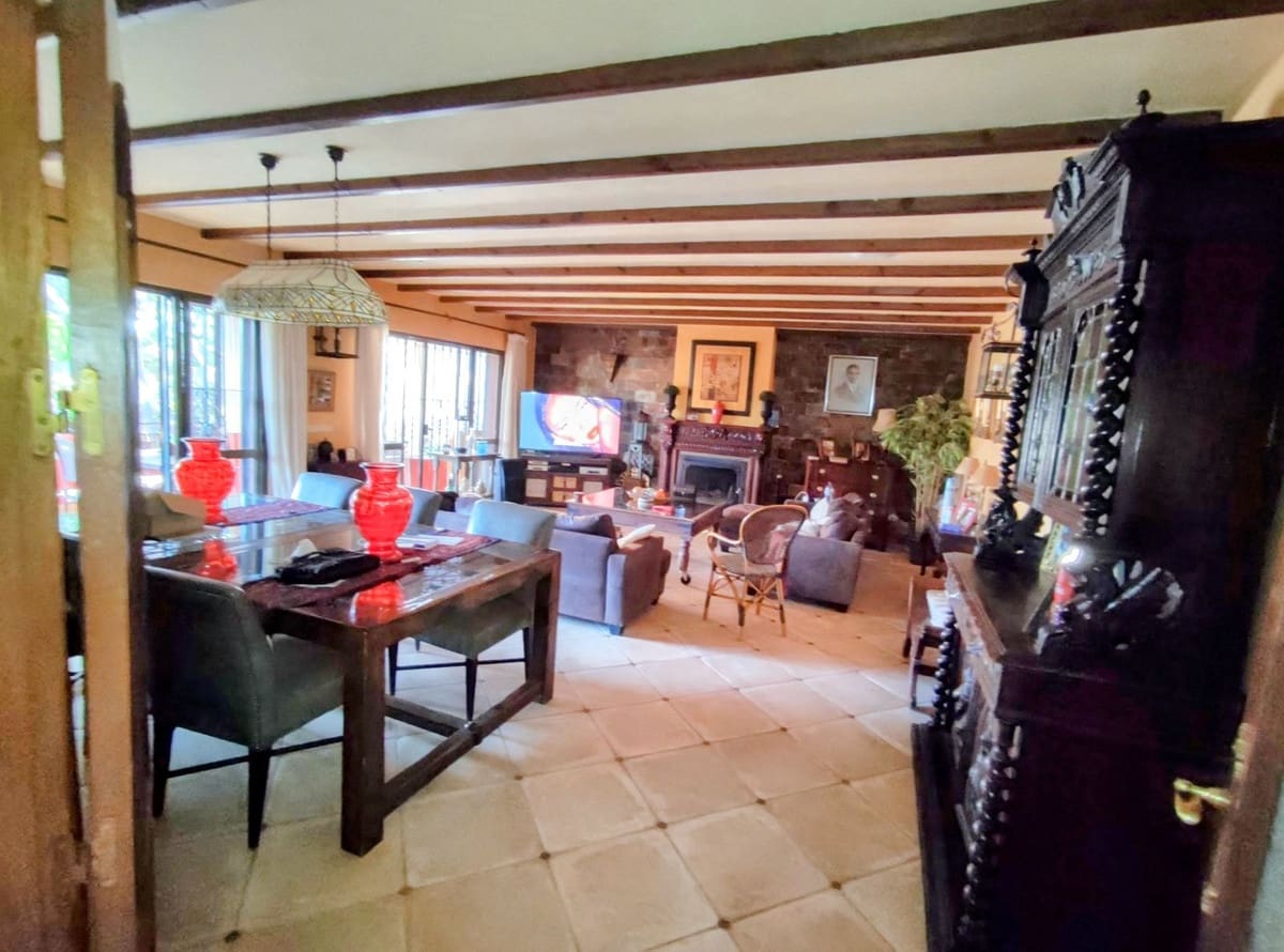 3 soveværelse Villa til salg i Rio Real med swimmingpool garage - € 1.600.000 (Ref: 10154141)
