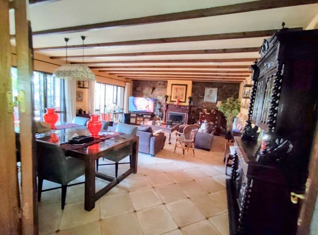 3 soveværelse Villa til salg i Río Real, Marbella med swimmingpool garage - € 1.600.000 (Ref: 10154141)