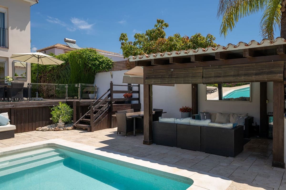 6 Zimmer Villa zu verkaufen in Rio Real mit Pool Garage - 1.795.000 € (Ref: 10154142)