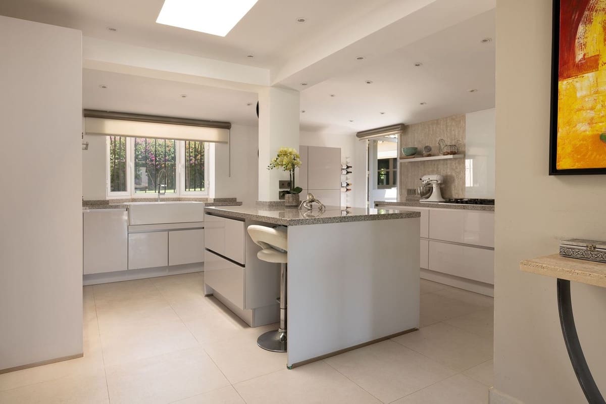 6 Zimmer Villa zu verkaufen in Rio Real mit Pool Garage - 1.795.000 € (Ref: 10154142)