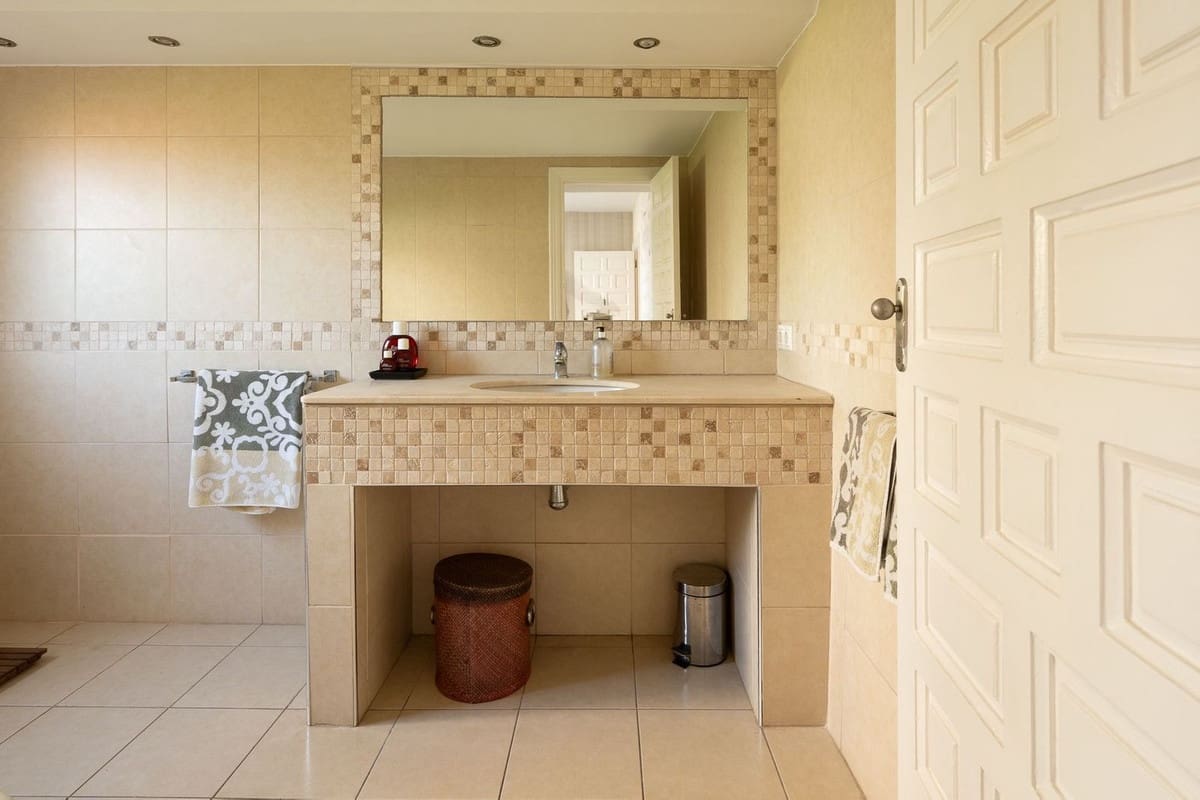 6 Zimmer Villa zu verkaufen in Rio Real mit Pool Garage - 1.795.000 € (Ref: 10154142)