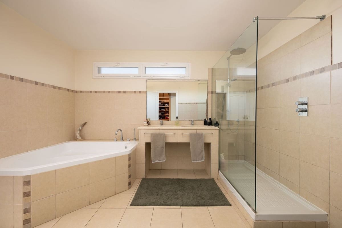 6 Zimmer Villa zu verkaufen in Rio Real mit Pool Garage - 1.795.000 € (Ref: 10154142)