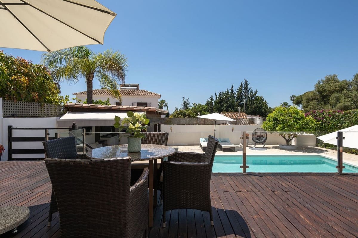 6 Zimmer Villa zu verkaufen in Rio Real mit Pool Garage - 1.795.000 € (Ref: 10154142)