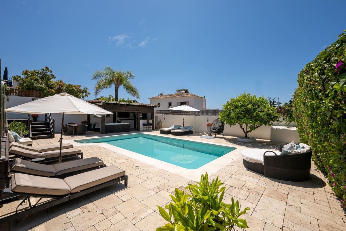 6 Zimmer Villa zu verkaufen in Rio Real mit Pool Garage - 1.795.000 € (Ref: 10154142)