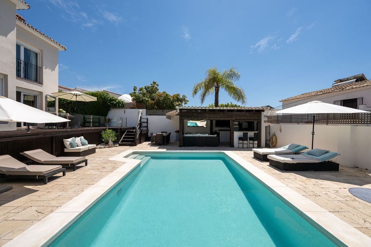 6 Zimmer Villa zu verkaufen in Rio Real mit Pool Garage - 1.795.000 € (Ref: 10154142)