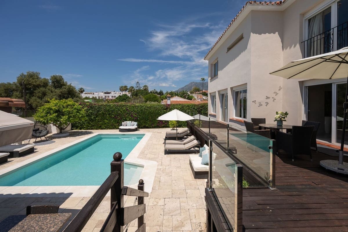 6 Zimmer Villa zu verkaufen in Rio Real mit Pool Garage - 1.795.000 € (Ref: 10154142)