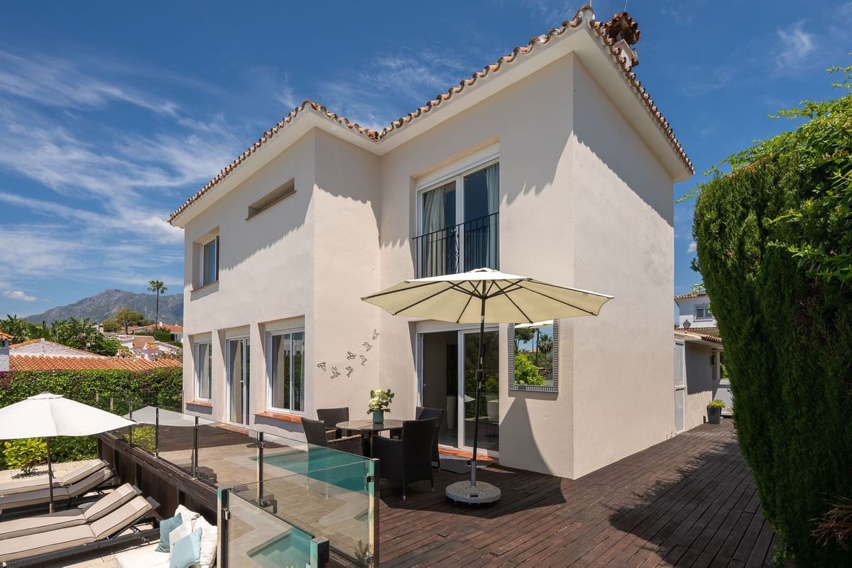 6 Zimmer Villa zu verkaufen in Rio Real mit Pool Garage - 1.795.000 € (Ref: 10154142)
