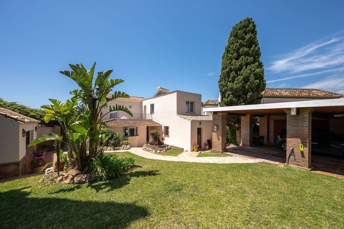 6 Zimmer Villa zu verkaufen in Rio Real mit Pool Garage - 1.795.000 € (Ref: 10154142)