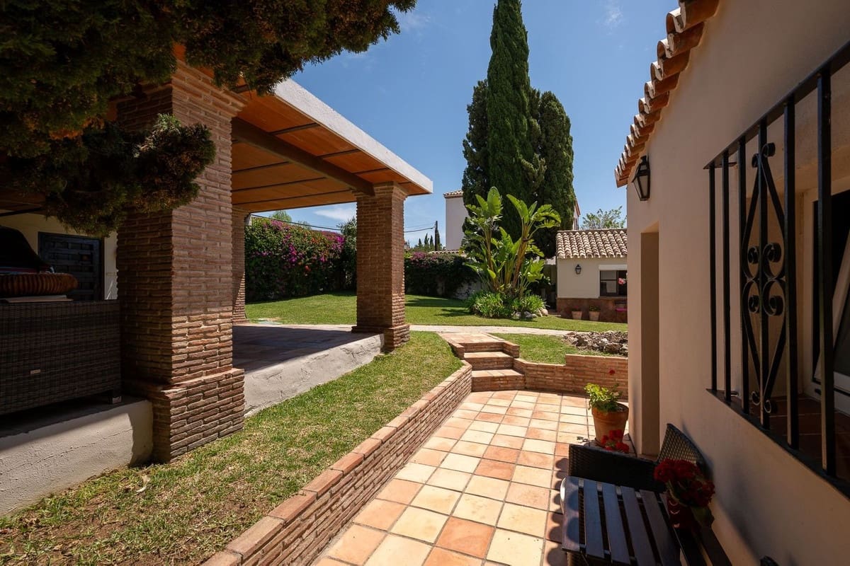 6 Zimmer Villa zu verkaufen in Rio Real mit Pool Garage - 1.795.000 € (Ref: 10154142)