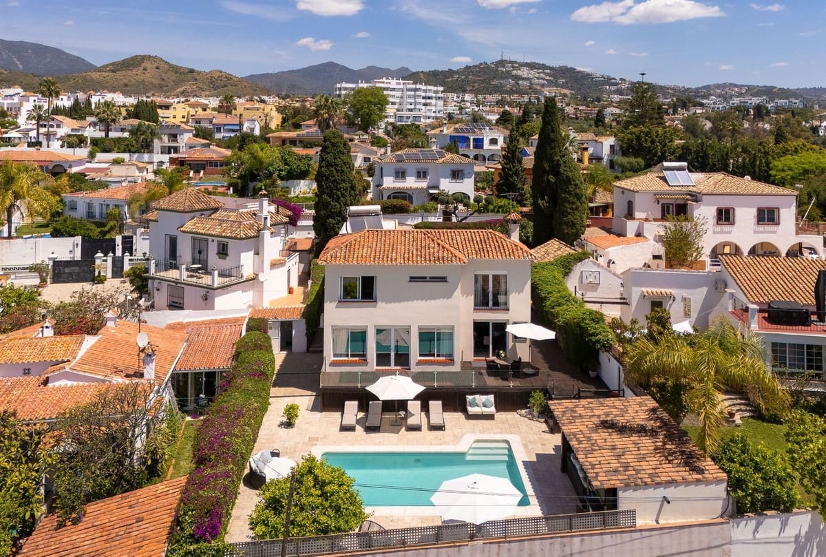 6 Zimmer Villa zu verkaufen in Rio Real mit Pool Garage - 1.795.000 € (Ref: 10154142)
