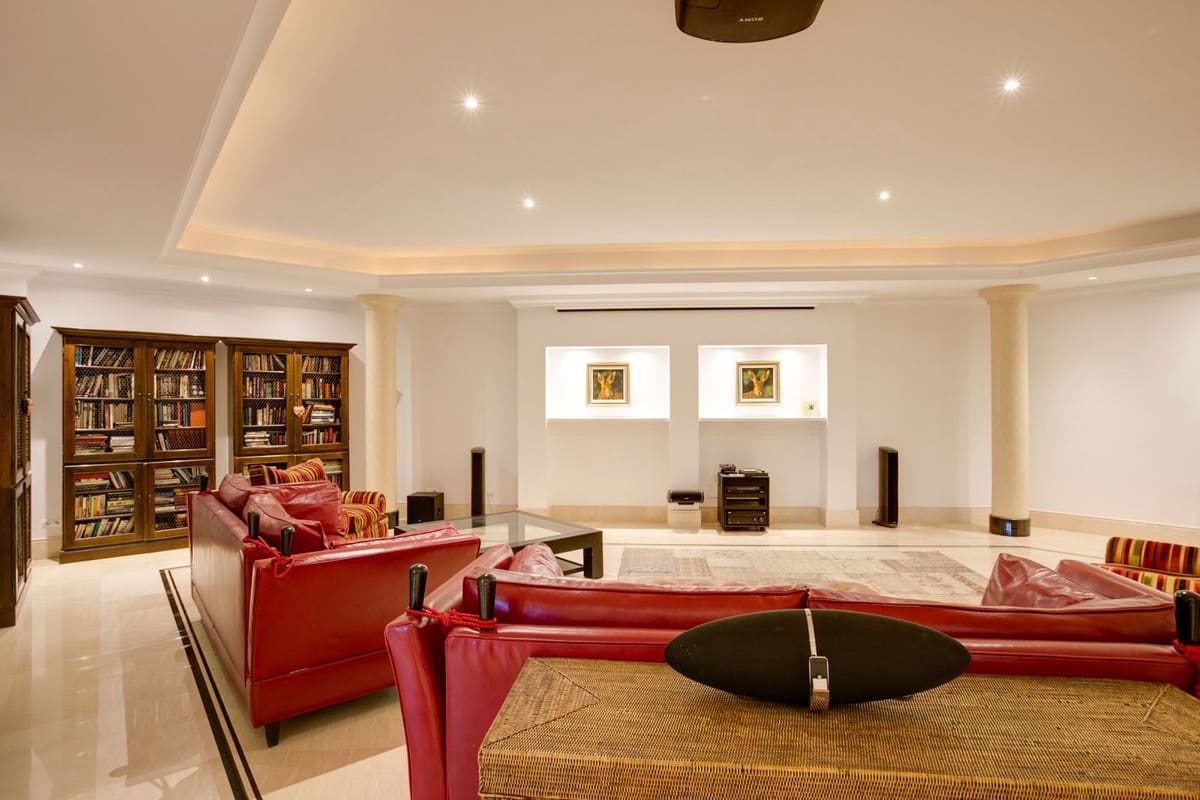 5 bedroom Villa for sale in Benahavis with pool garage - € 4,500,000 (Ref: 10156833)