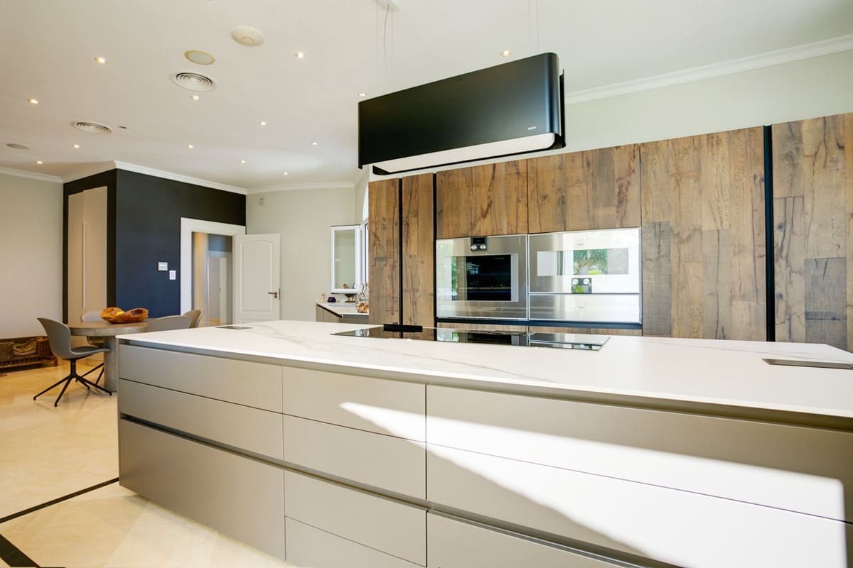 5 bedroom Villa for sale in Benahavis with pool garage - € 4,500,000 (Ref: 10156833)