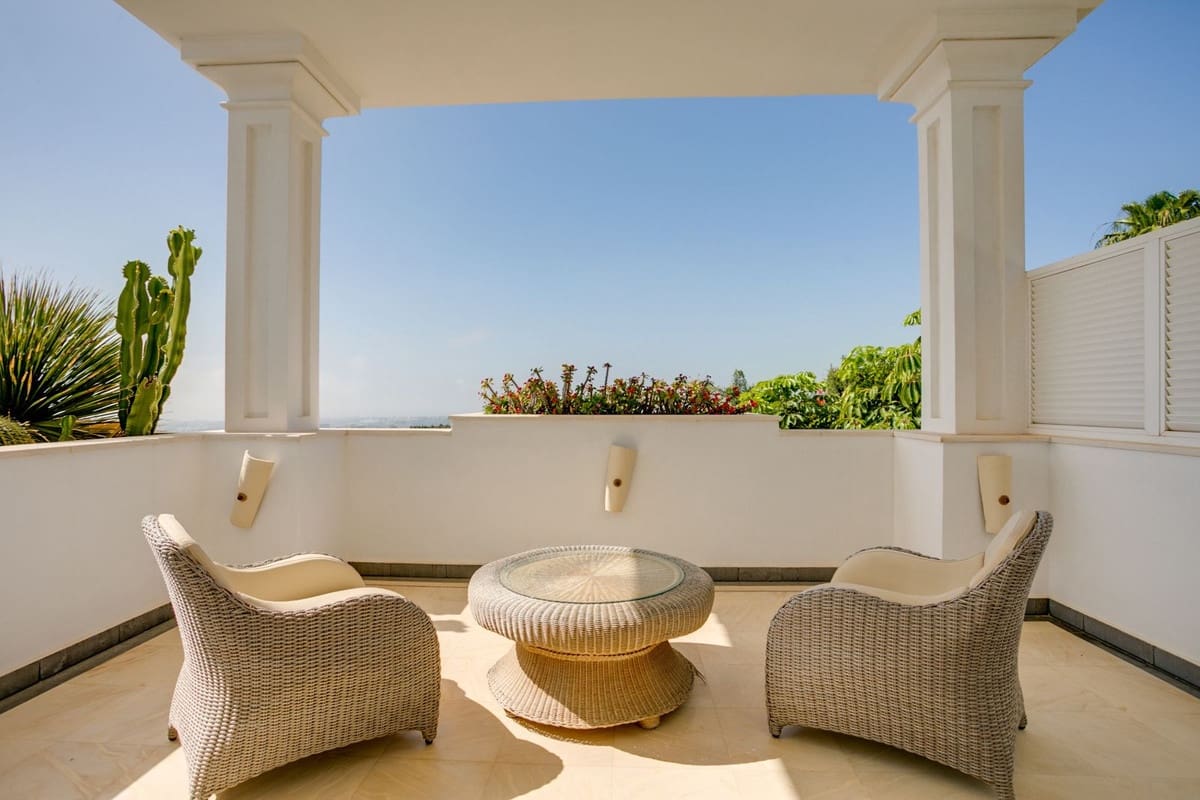 5 bedroom Villa for sale in Benahavis with pool garage - € 4,500,000 (Ref: 10156833)
