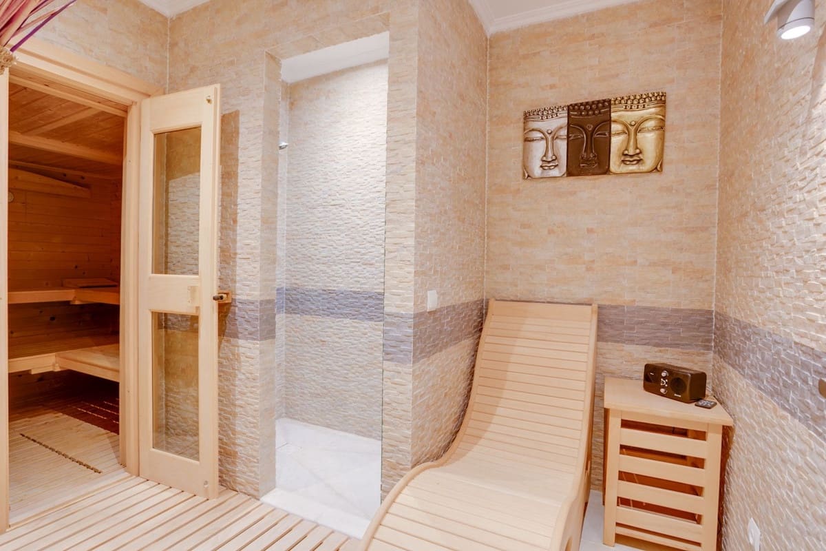 5 bedroom Villa for sale in Benahavis with pool garage - € 4,500,000 (Ref: 10156833)