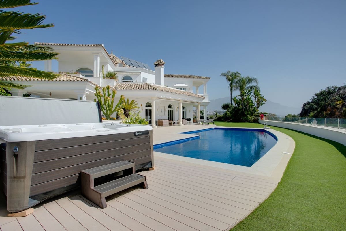5 bedroom Villa for sale in Benahavis with pool garage - € 4,500,000 (Ref: 10156833)
