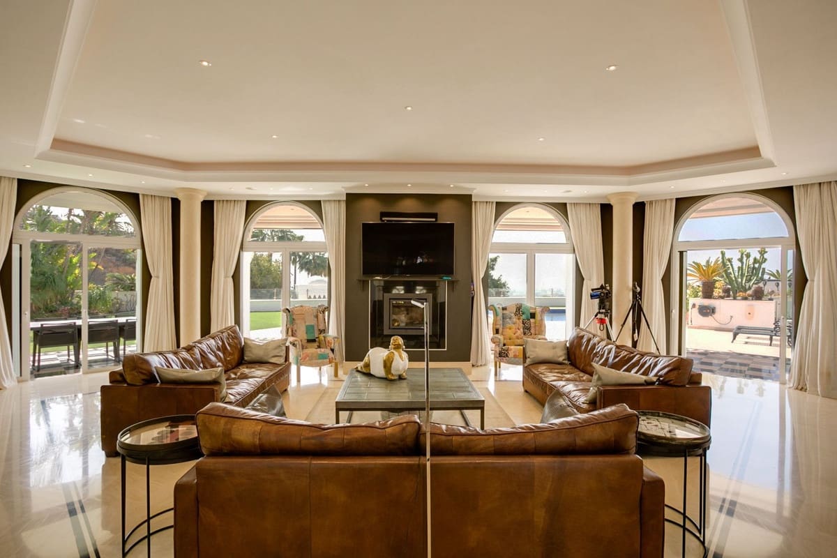 5 bedroom Villa for sale in Benahavis with pool garage - € 4,500,000 (Ref: 10156833)