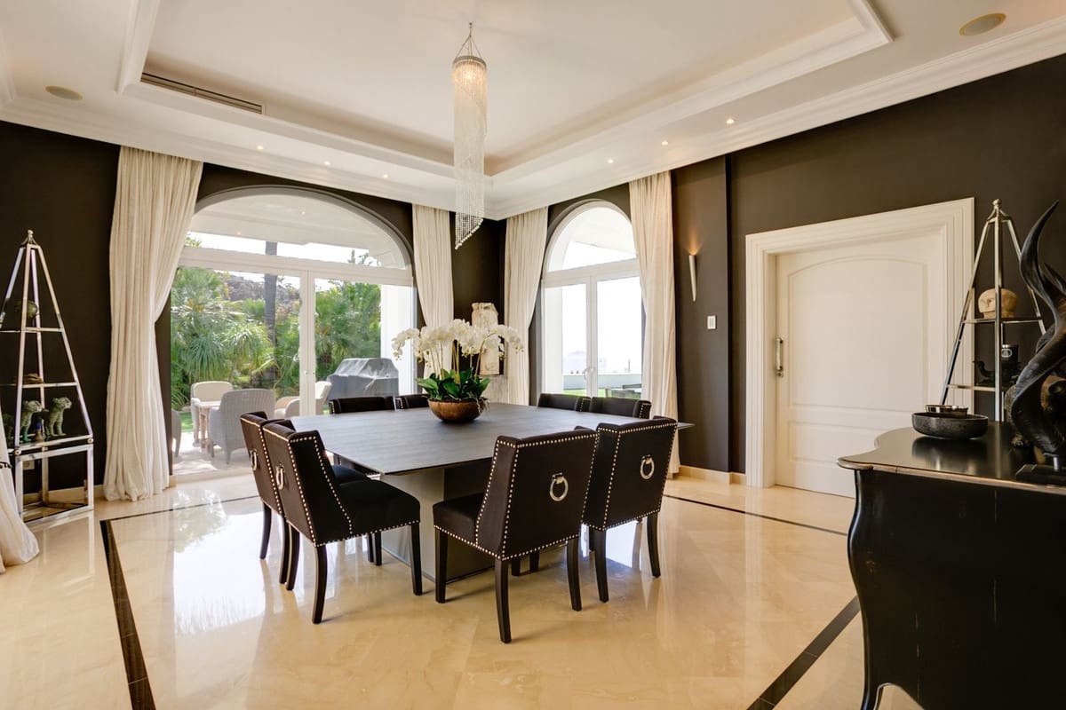 5 bedroom Villa for sale in Benahavis with pool garage - € 4,500,000 (Ref: 10156833)