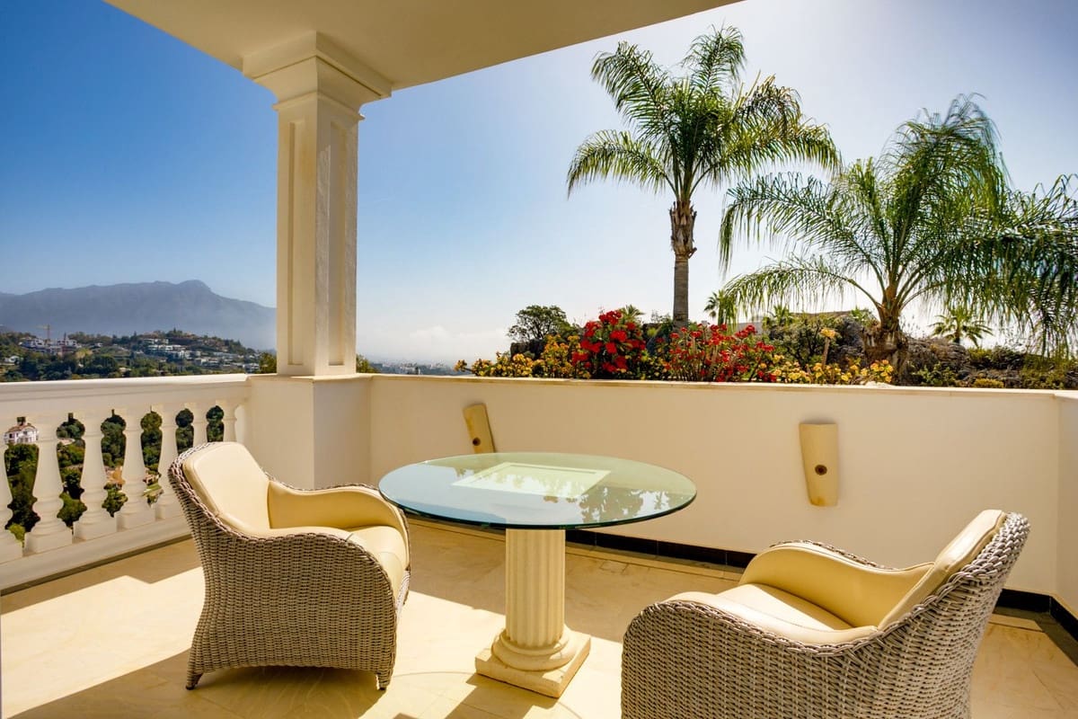 5 bedroom Villa for sale in Benahavis with pool garage - € 4,500,000 (Ref: 10156833)
