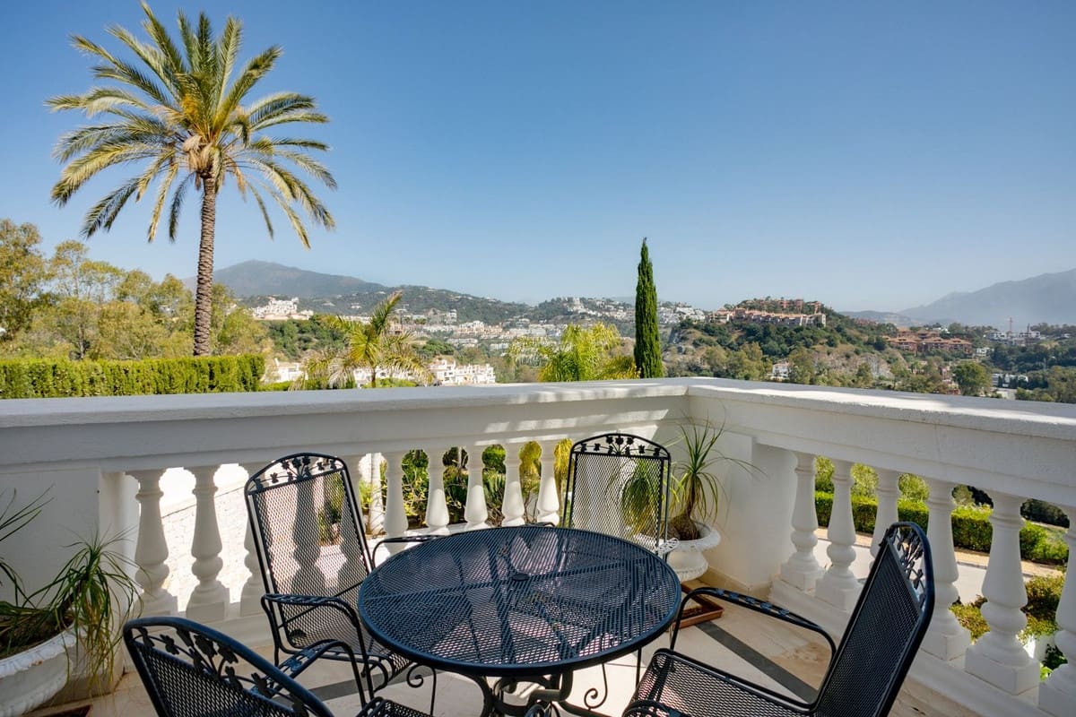 5 bedroom Villa for sale in Benahavis with pool garage - € 4,500,000 (Ref: 10156833)