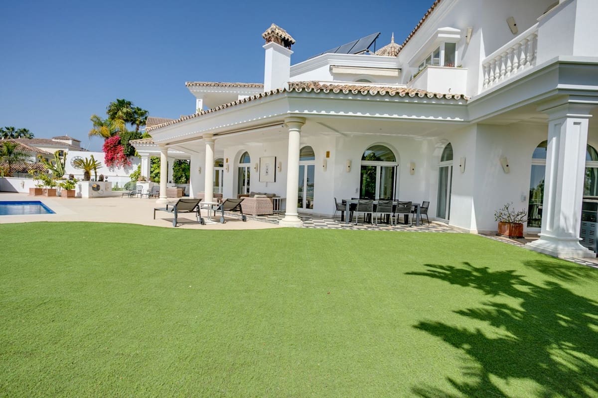 5 bedroom Villa for sale in Benahavis with pool garage - € 4,500,000 (Ref: 10156833)