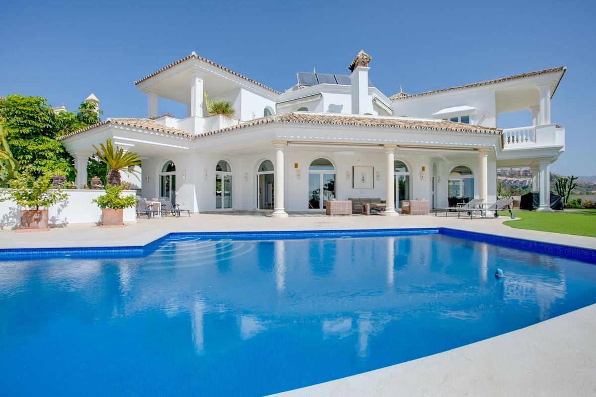 5 bedroom Villa for sale in Benahavis with pool garage - € 4,500,000 (Ref: 10156833)