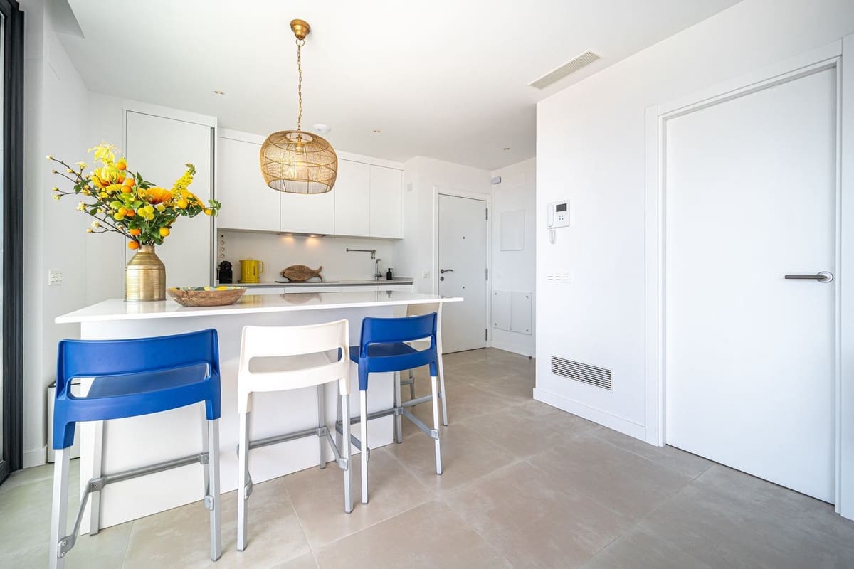 2 soverom Leilighet til salgs i Fuengirola med svømmebasseng garasje - € 425 000 (Ref: 10156835)