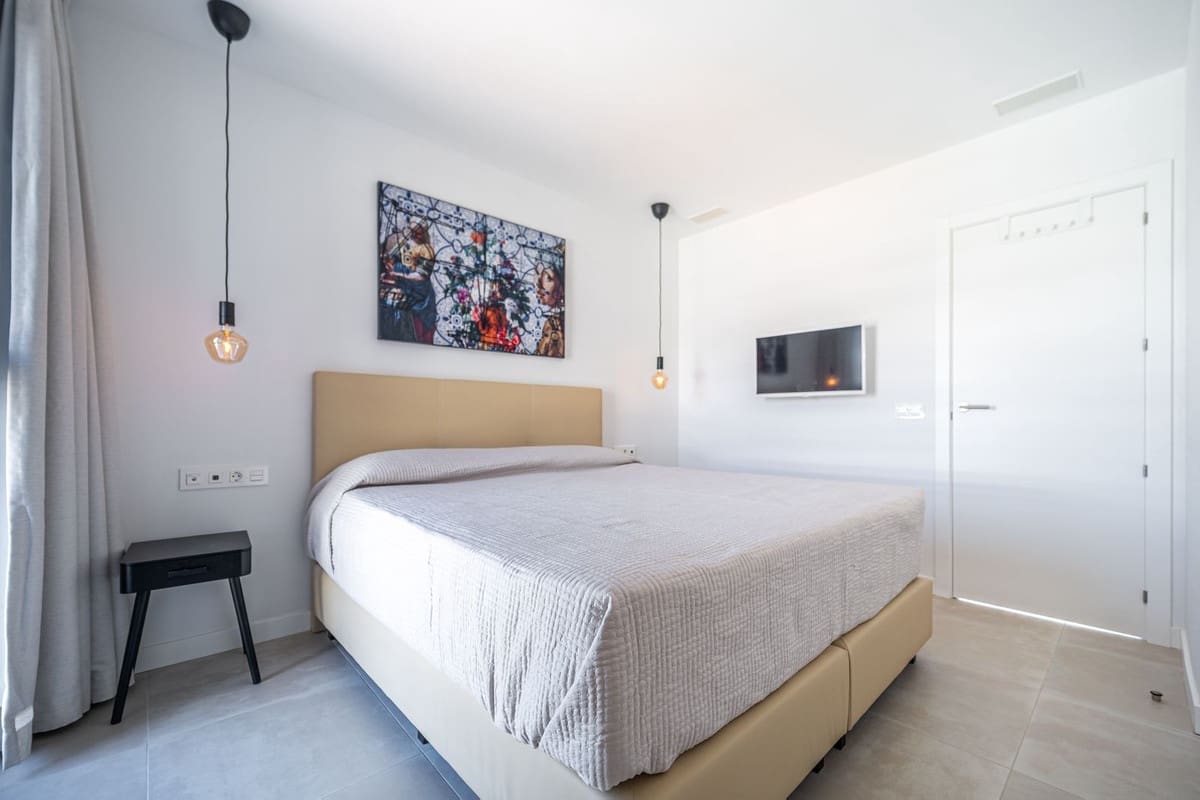 2 soverom Leilighet til salgs i Fuengirola med svømmebasseng garasje - € 425 000 (Ref: 10156835)