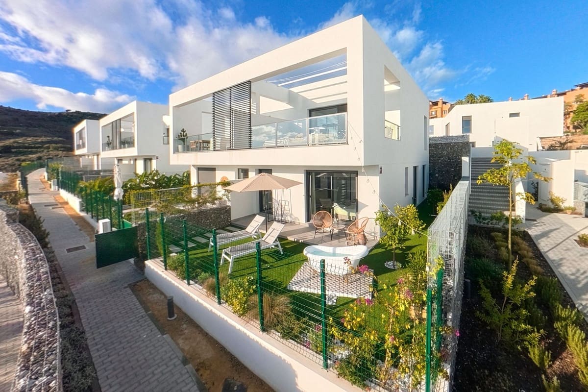 3 sypialnia Dom blizniak na sprzedaż w Riviera del Sol z basenem garażem - 795 000 € (Ref: 10156837)