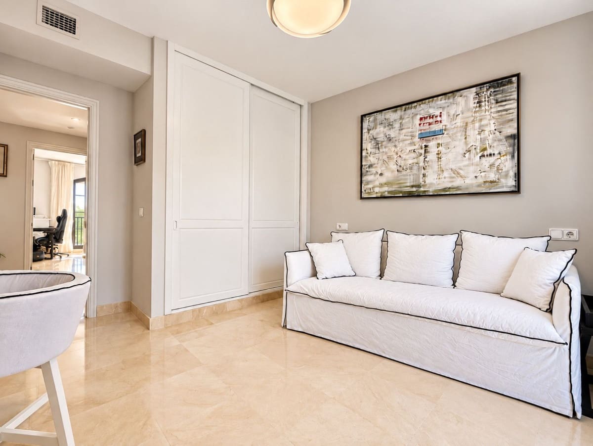 3 soveværelse Lejlighed til salg i Los Arqueros med swimmingpool garage - € 995.000 (Ref: 10160835)