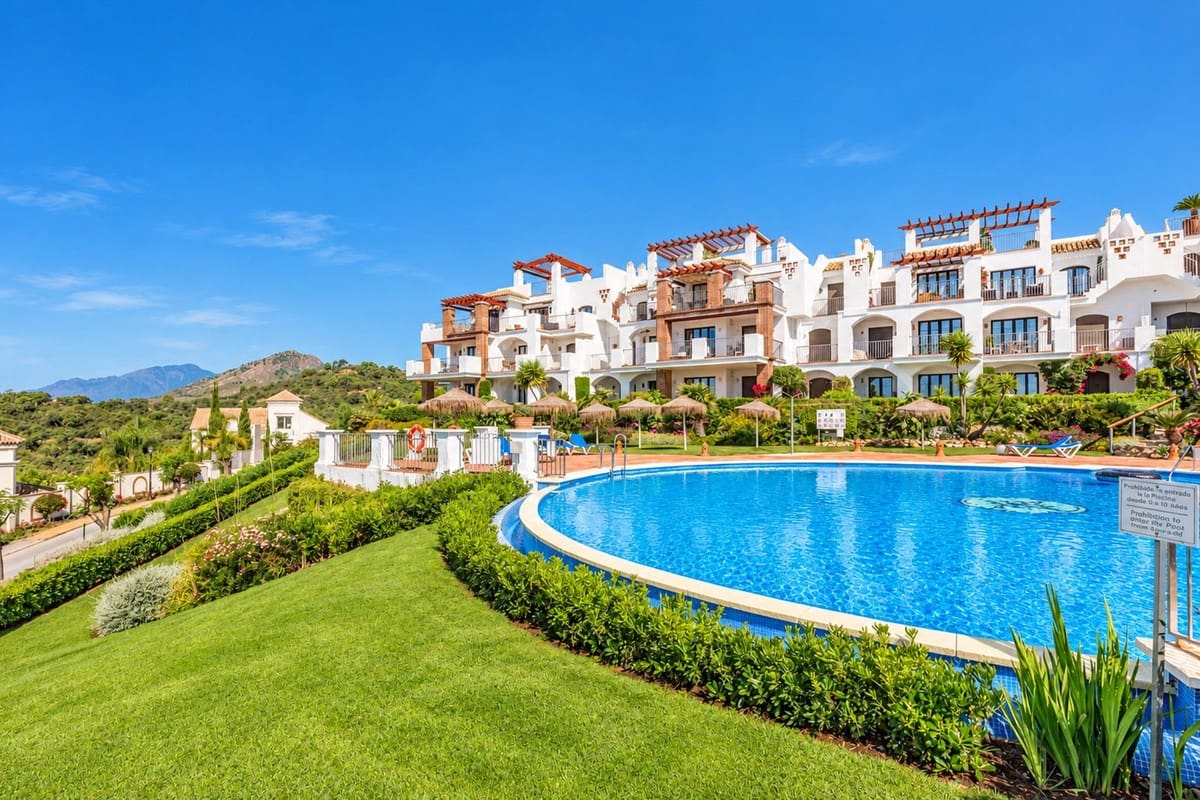 3 soveværelse Lejlighed til salg i Los Arqueros med swimmingpool garage - € 995.000 (Ref: 10160835)