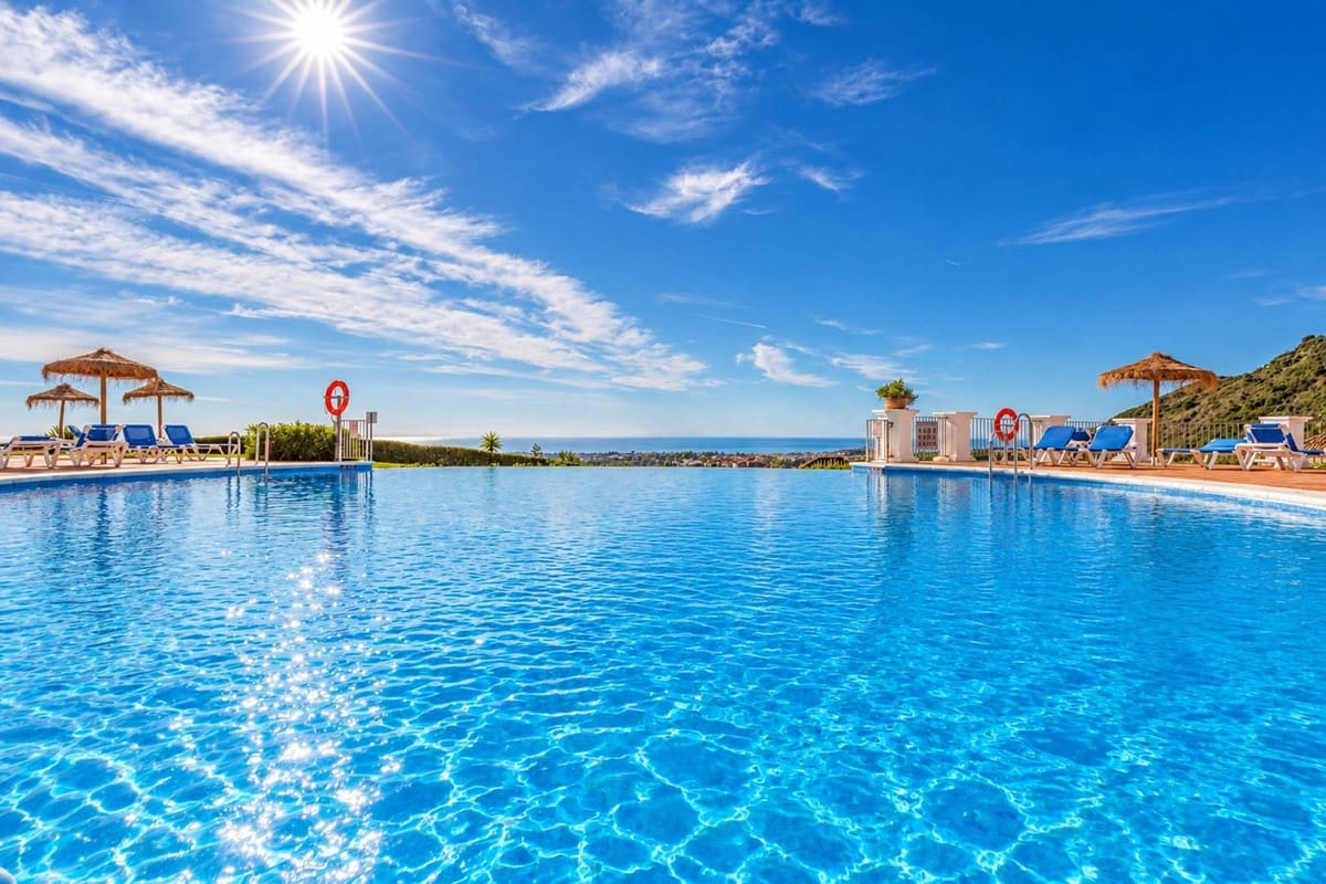 3 soveværelse Lejlighed til salg i Los Arqueros med swimmingpool garage - € 995.000 (Ref: 10160835)