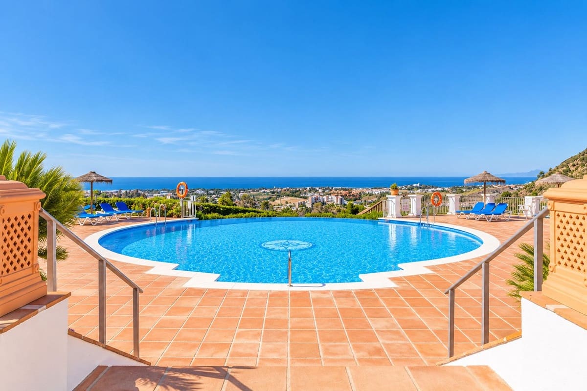 3 soveværelse Lejlighed til salg i Los Arqueros med swimmingpool garage - € 995.000 (Ref: 10160835)