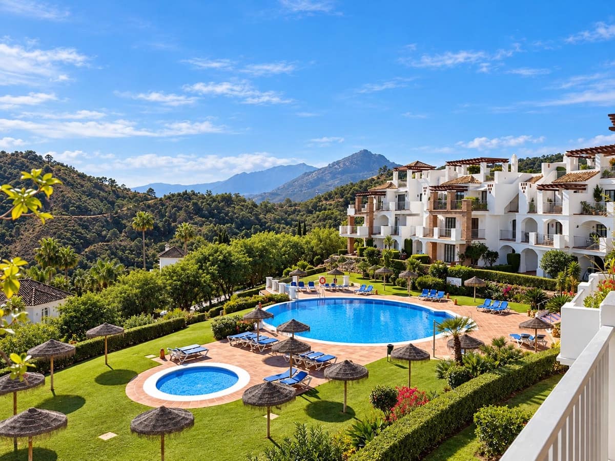 3 soveværelse Lejlighed til salg i Los Arqueros med swimmingpool garage - € 995.000 (Ref: 10160835)