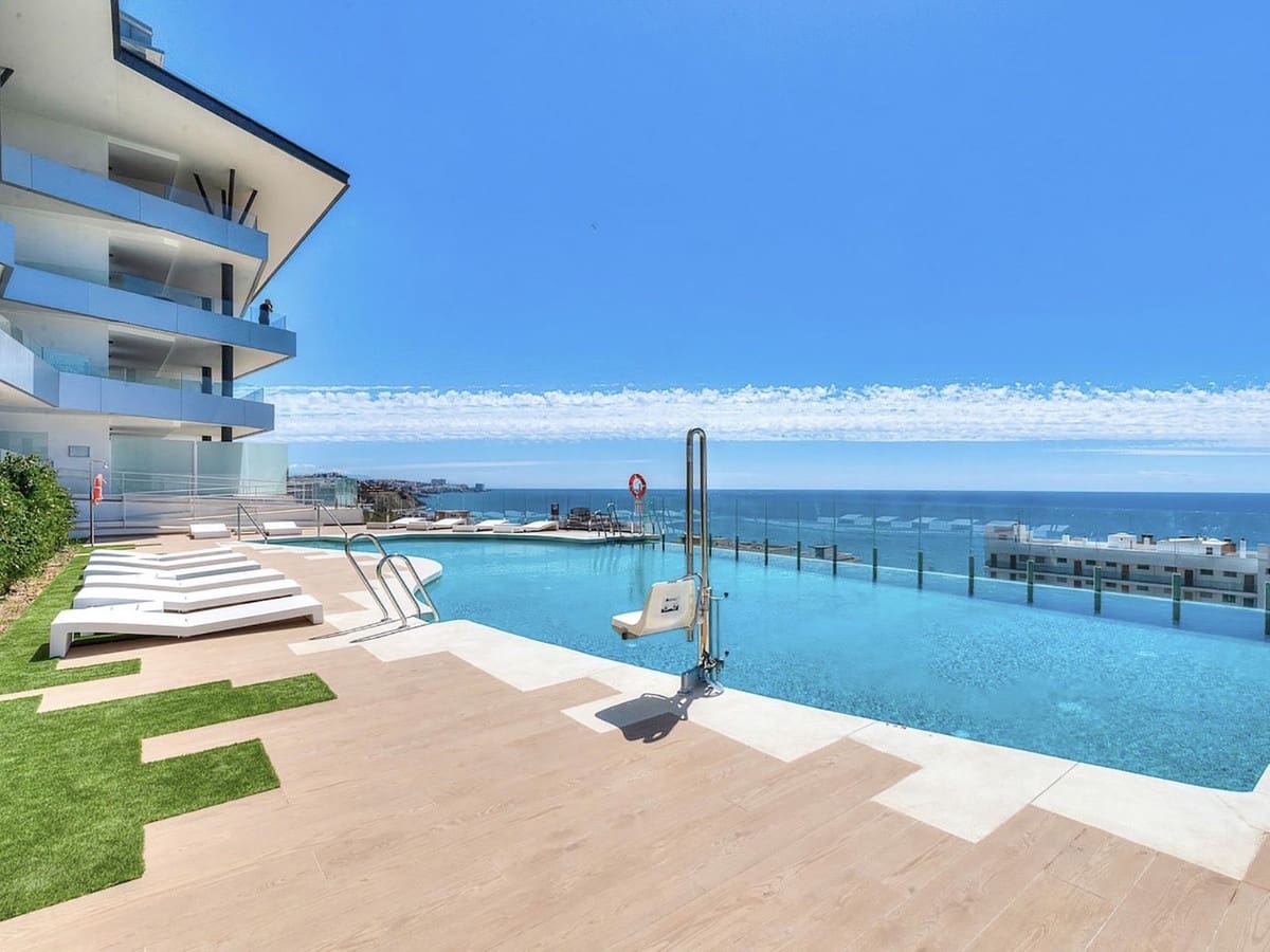 2 sypialnia Apartament na sprzedaż w Benalmadena Costa z basenem garażem - 989 950 € (Ref: 10160839)