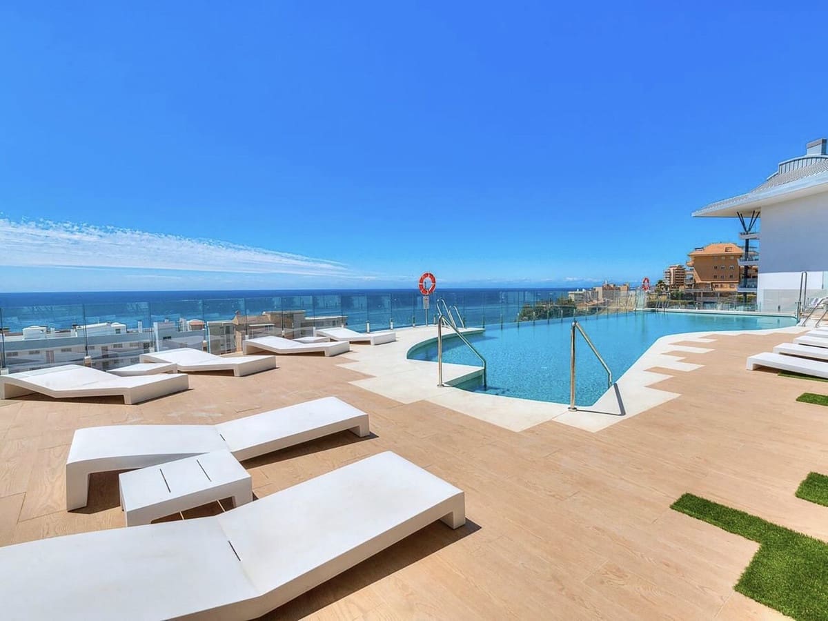 2 sypialnia Apartament na sprzedaż w Benalmadena Costa z basenem garażem - 989 950 € (Ref: 10160839)