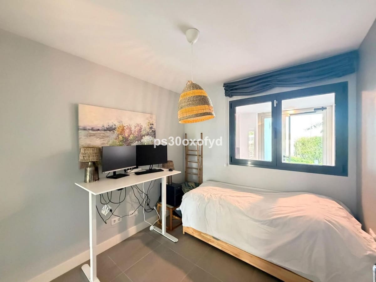 Apartamento de 2 habitaciones en La Duquesa / Puerto de la Duquesa en venta con piscina - 469.000 € (Ref: 10160840)