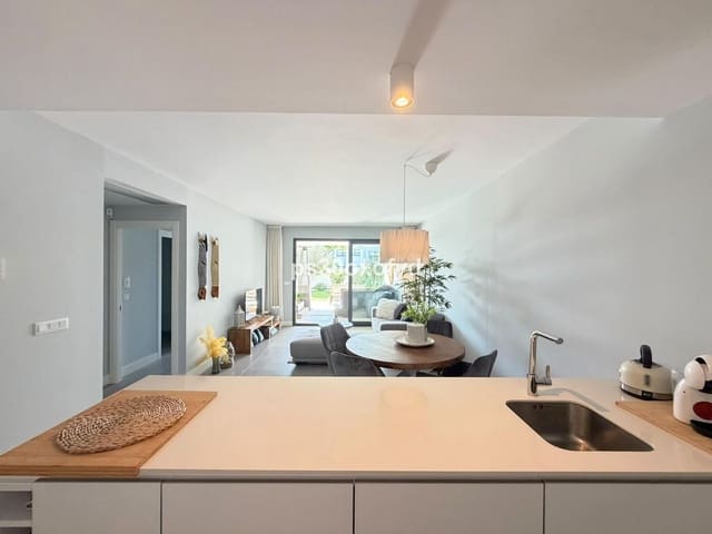 Apartamento de 2 habitaciones en La Duquesa / Puerto de la Duquesa, Manilva en venta con piscina - 469.000 € (Ref: 10160840)