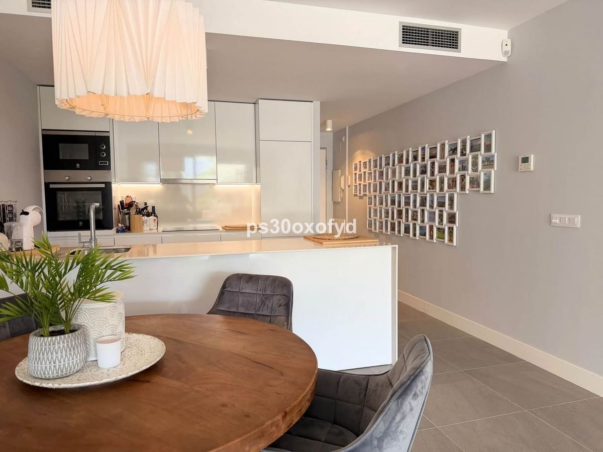 Apartamento de 2 habitaciones en La Duquesa / Puerto de la Duquesa en venta con piscina - 469.000 € (Ref: 10160840)