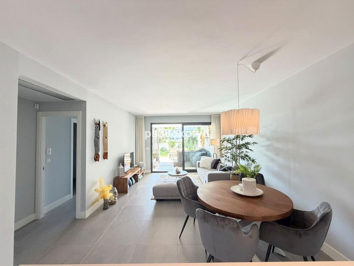 Apartamento de 2 habitaciones en La Duquesa / Puerto de la Duquesa en venta con piscina - 469.000 € (Ref: 10160840)