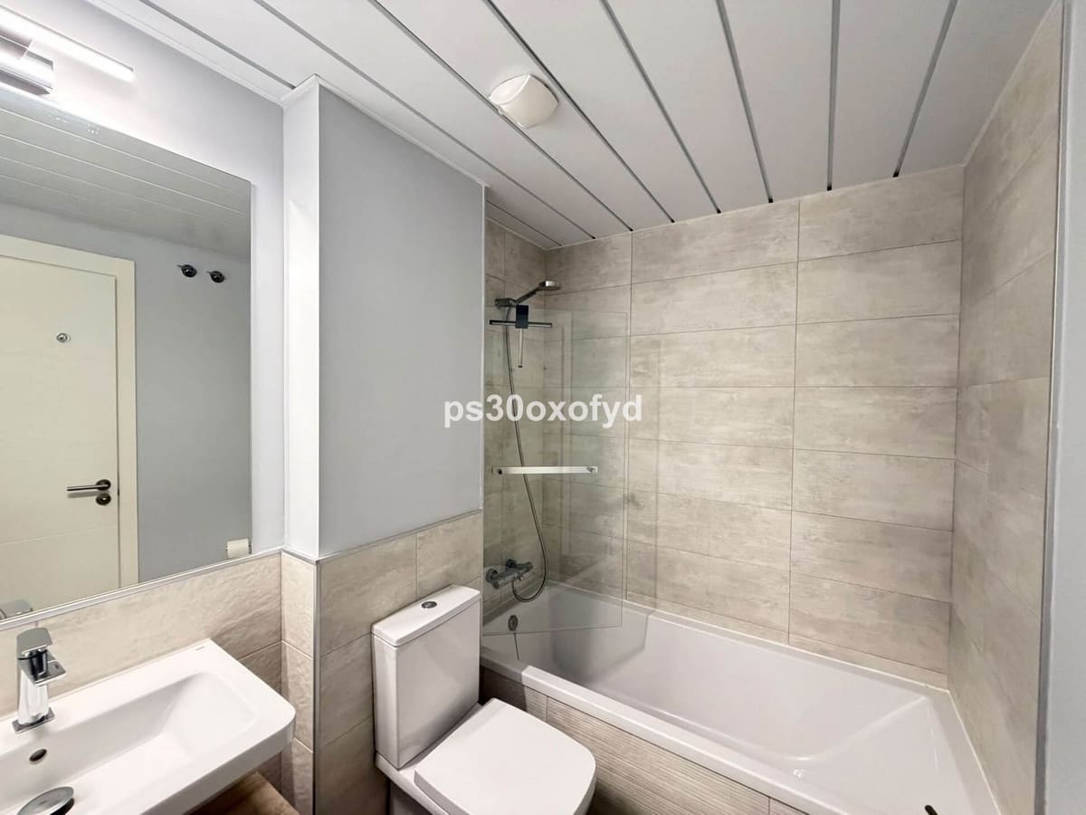 Apartamento de 2 habitaciones en La Duquesa / Puerto de la Duquesa en venta con piscina - 469.000 € (Ref: 10160840)