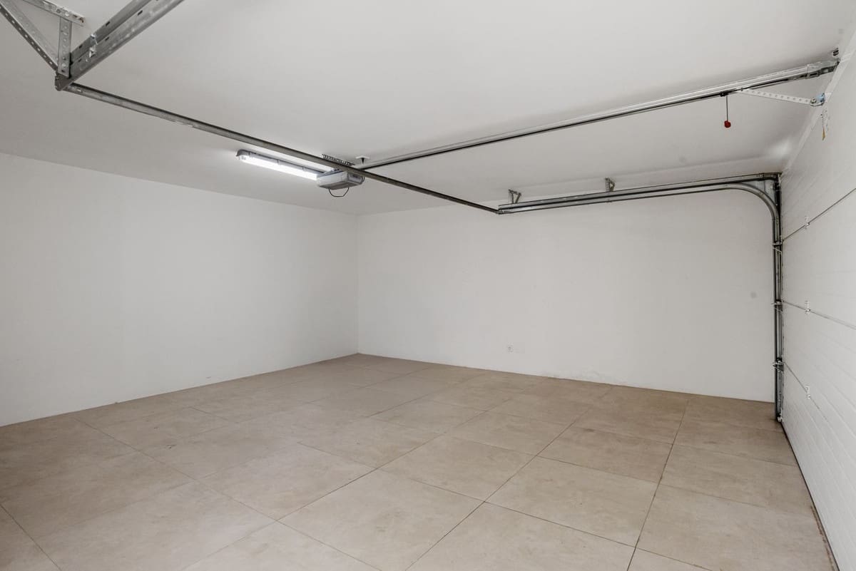 4 soveværelse Villa til salg i Nueva Andalucia med swimmingpool garage - € 3.495.000 (Ref: 10160841)