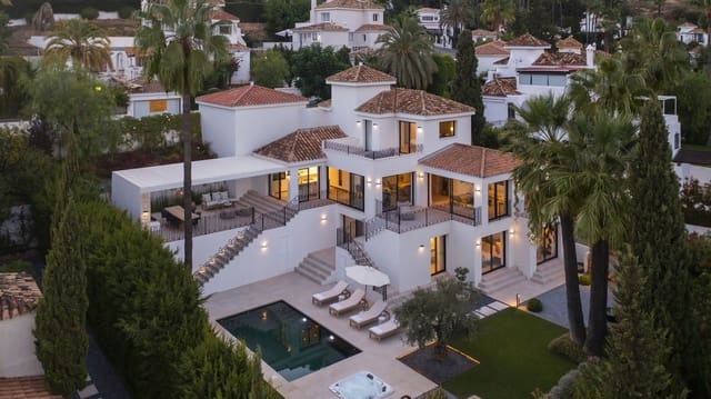 4 soveværelse Villa til salg i Nueva Andalucia, Marbella med swimmingpool garage - € 3.495.000 (Ref: 10160841)