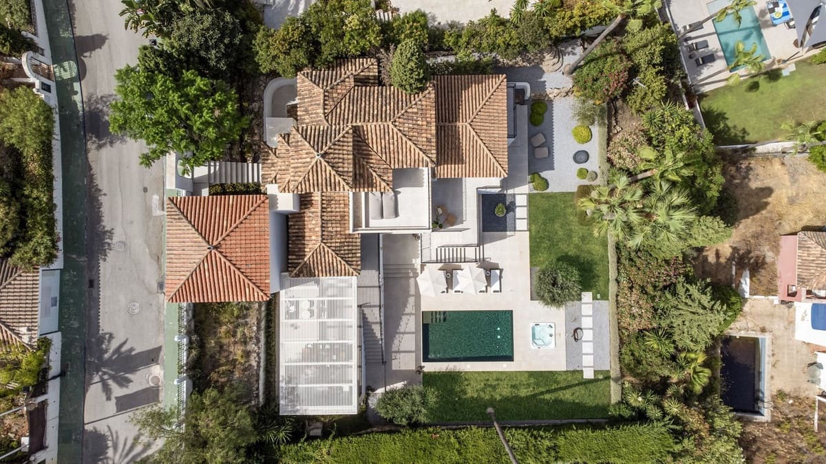 4 soveværelse Villa til salg i Nueva Andalucia med swimmingpool garage - € 3.495.000 (Ref: 10160841)