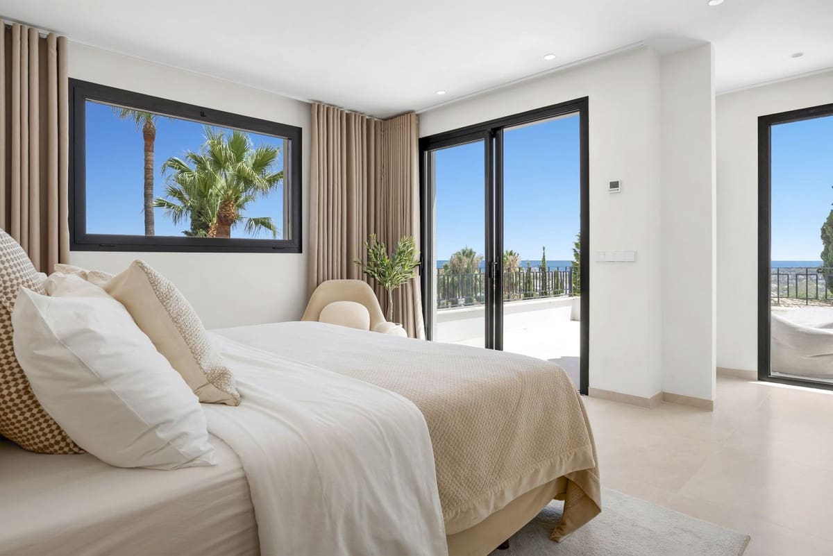 4 soveværelse Villa til salg i Nueva Andalucia med swimmingpool garage - € 3.495.000 (Ref: 10160841)