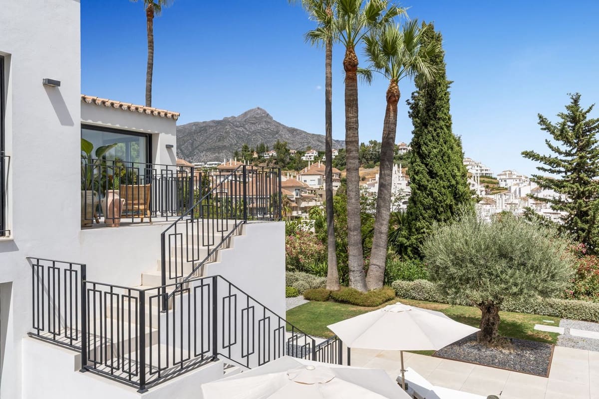 4 soveværelse Villa til salg i Nueva Andalucia med swimmingpool garage - € 3.495.000 (Ref: 10160841)