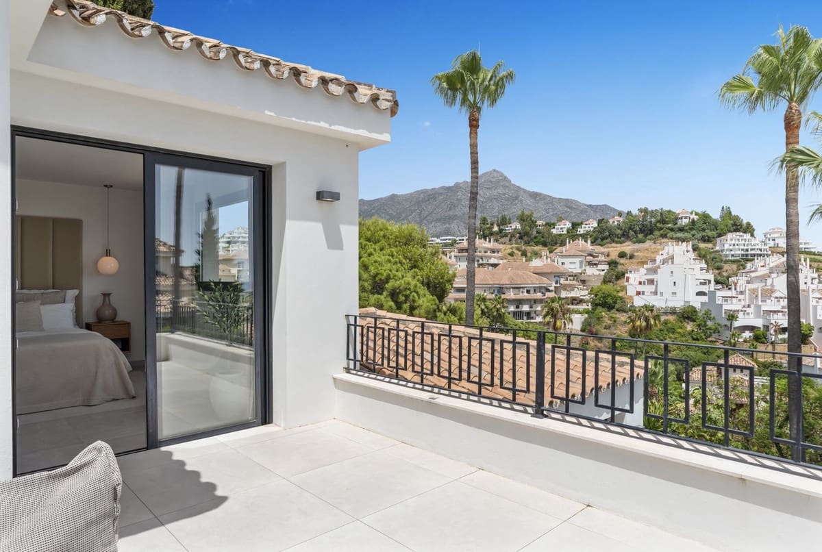 4 soveværelse Villa til salg i Nueva Andalucia med swimmingpool garage - € 3.495.000 (Ref: 10160841)