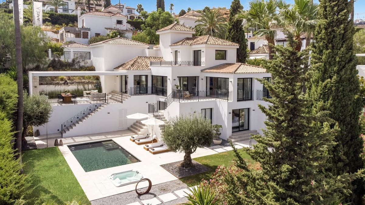 4 soveværelse Villa til salg i Nueva Andalucia med swimmingpool garage - € 3.495.000 (Ref: 10160841)