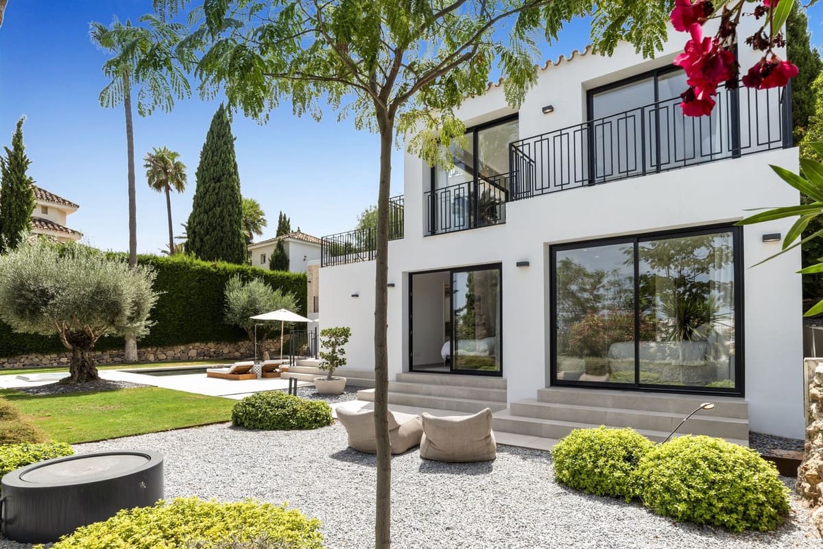 4 soveværelse Villa til salg i Nueva Andalucia med swimmingpool garage - € 3.495.000 (Ref: 10160841)