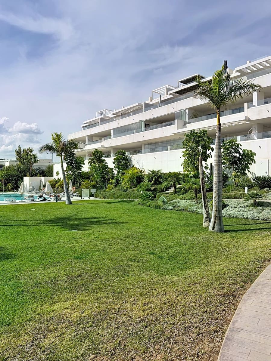 3 soverom Leilighet til salgs i Estepona med svømmebasseng garasje - € 495 000 (Ref: 10160844)